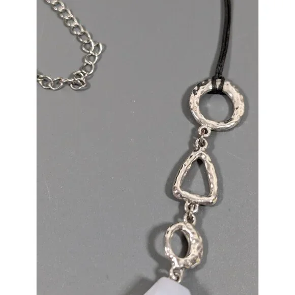 Lia Sophia Green Glass Hammered Silver Tone Triangle Cord Necklace 21 in - Picture 4 of 9